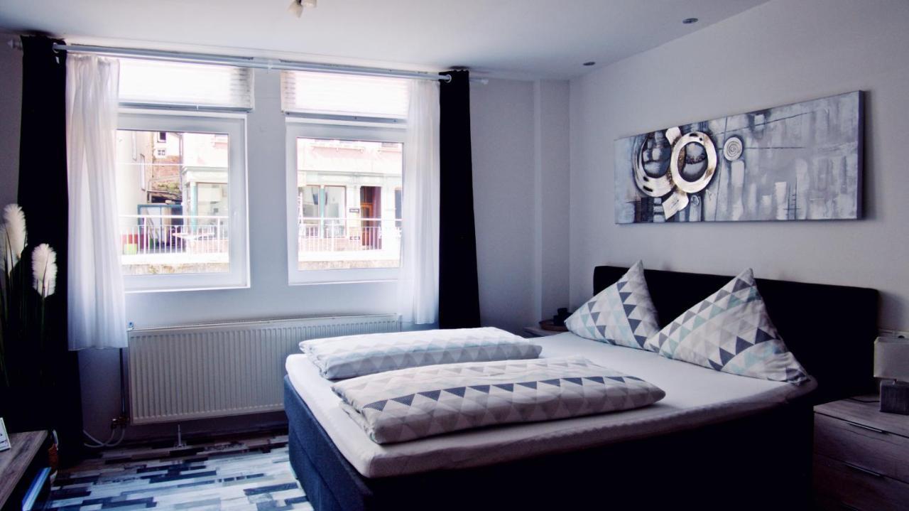 Moderne Wohnung Schwarzwald - In Bester Lage Direkt Am Fluss Bad Wildbad Ngoại thất bức ảnh