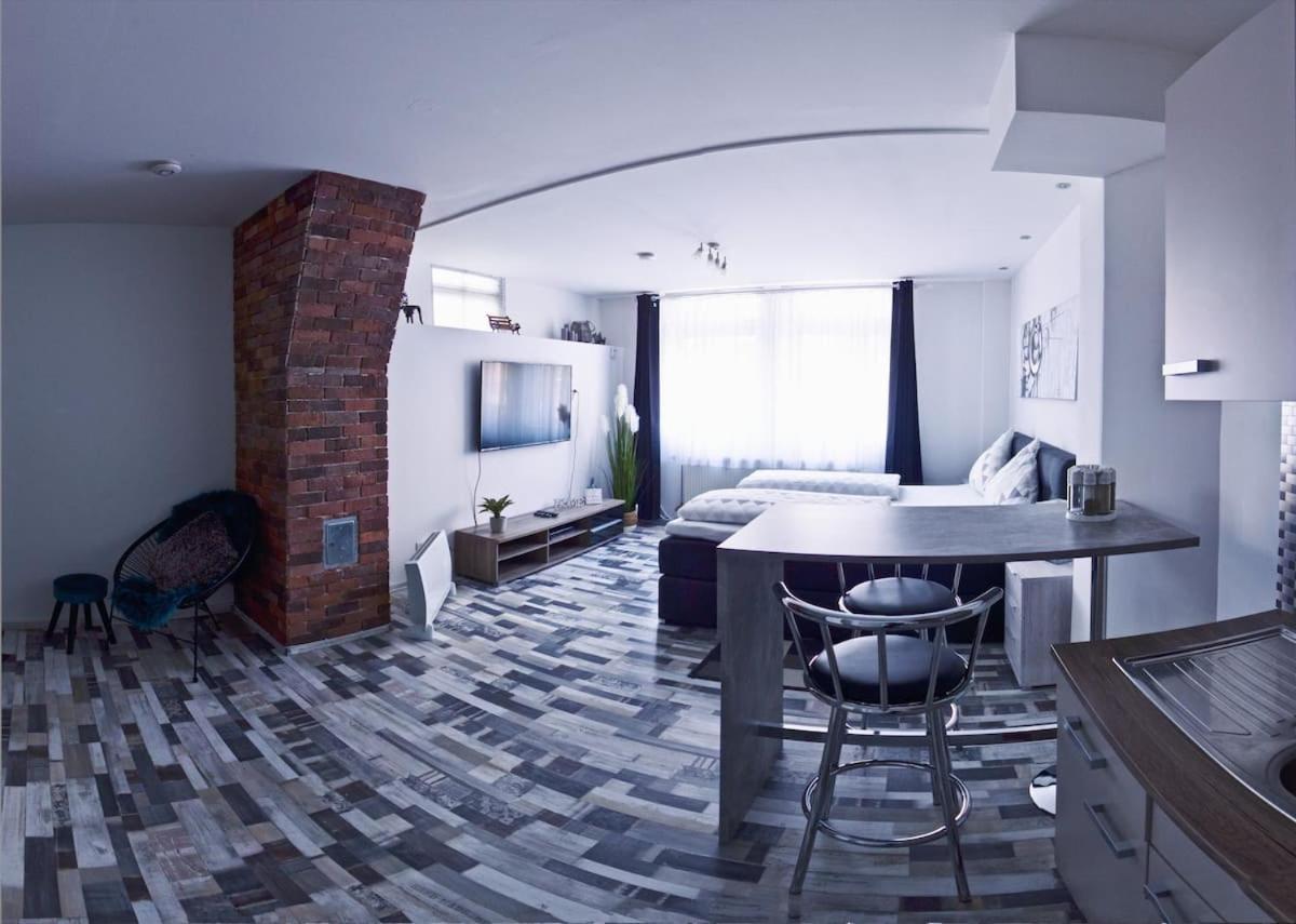 Moderne Wohnung Schwarzwald - In Bester Lage Direkt Am Fluss Bad Wildbad Ngoại thất bức ảnh